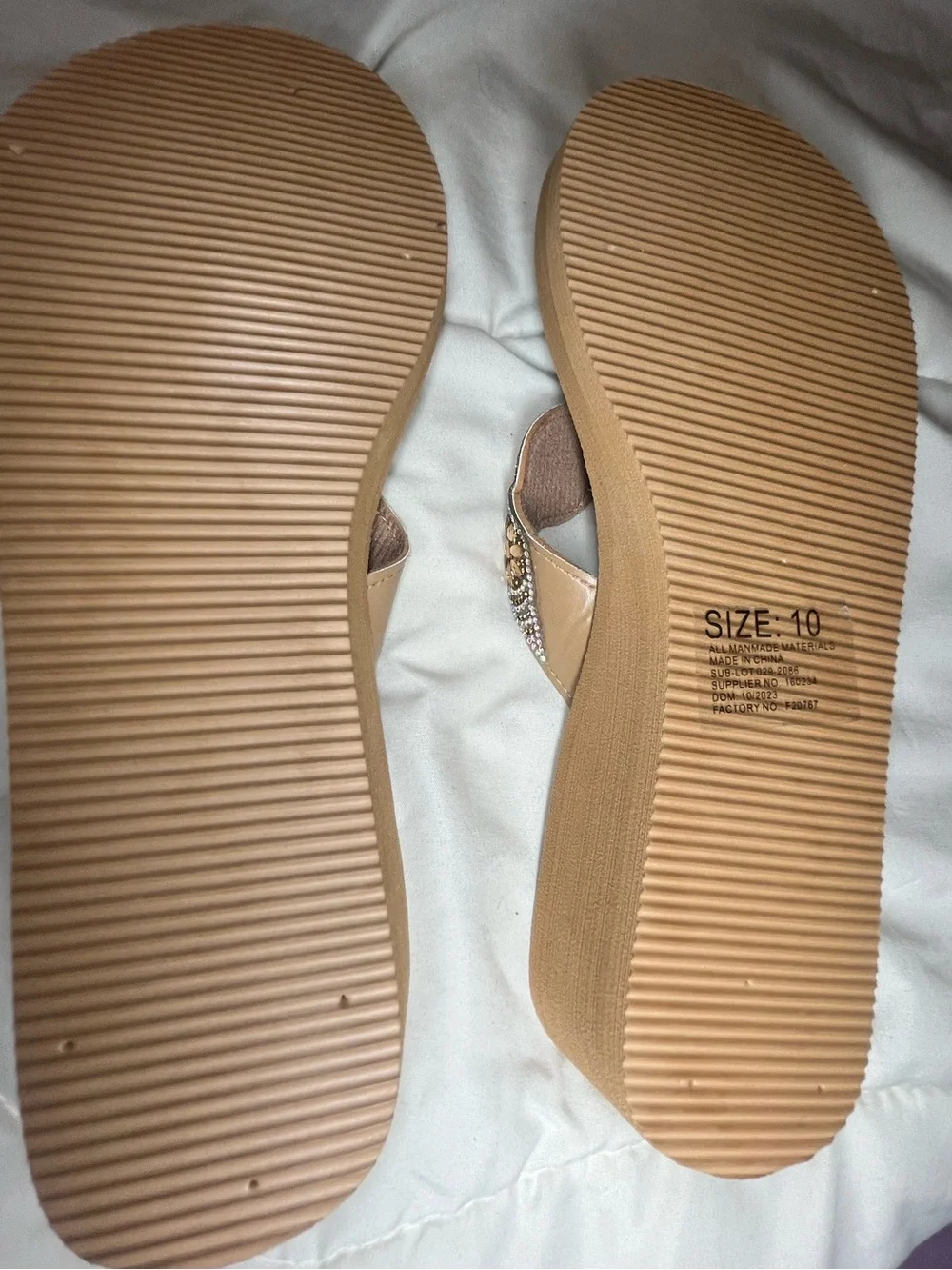Mixit women’s tan bedazzled flip flop wedge sandals size 10 NWOT